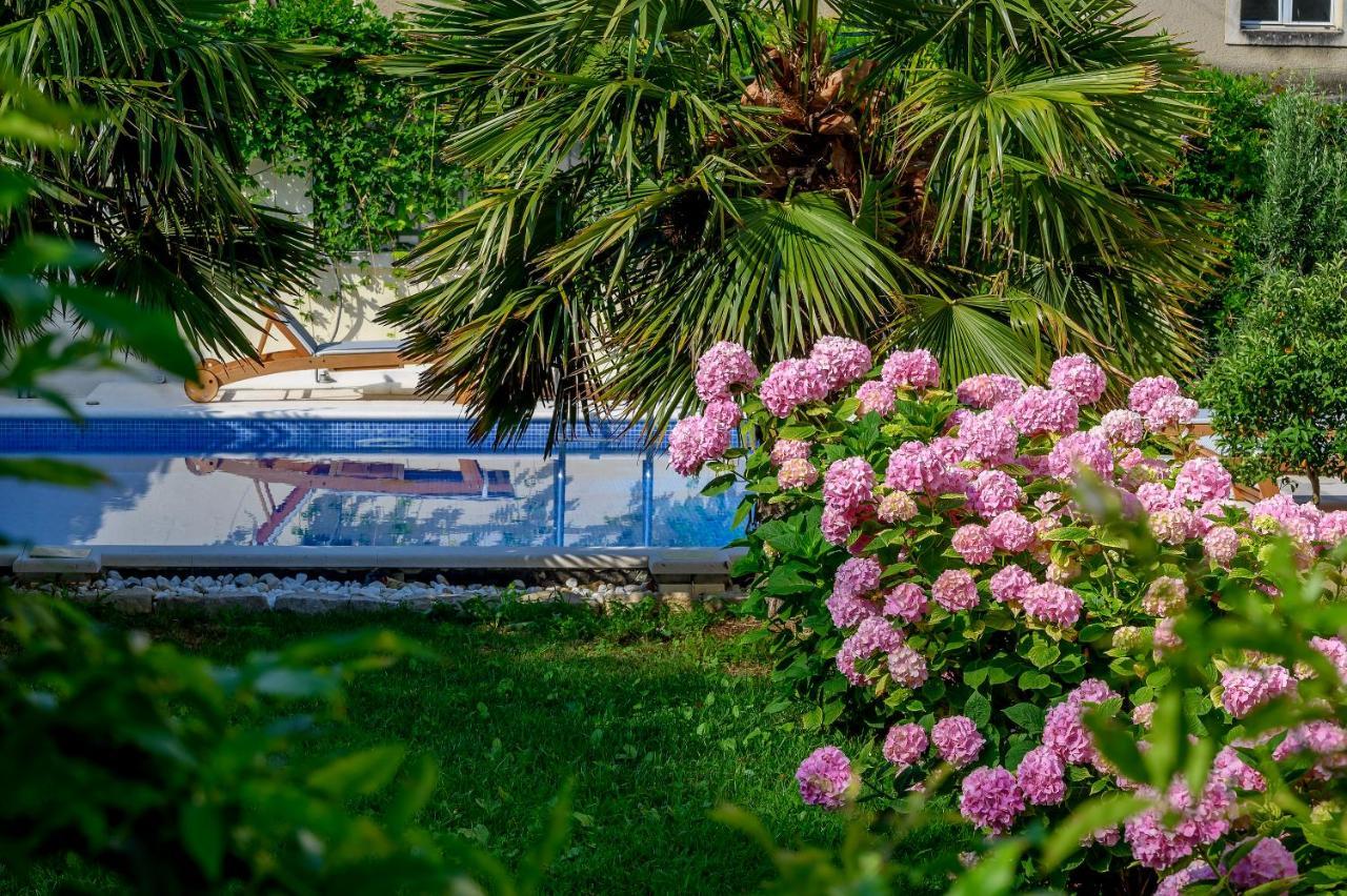 Palace Schoen Milesi - Esense Of Prestige - Private Pool - Free Parking - Old Money Style Luxury Rooms - Walking Distance To The Old Town, The Beach And All Amenities - Buralux Properties สปลิท ภายนอก รูปภาพ