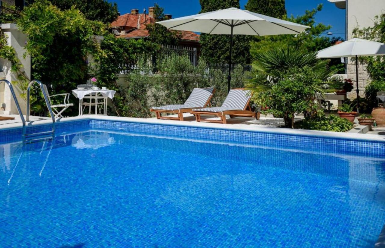 Palace Schoen Milesi - Esense Of Prestige - Private Pool - Free Parking - Old Money Style Luxury Rooms - Walking Distance To The Old Town, The Beach And All Amenities - Buralux Properties สปลิท ภายนอก รูปภาพ
