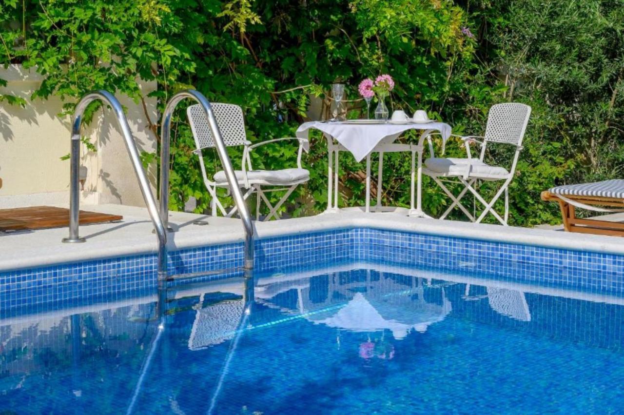 Palace Schoen Milesi - Esense Of Prestige - Private Pool - Free Parking - Old Money Style Luxury Rooms - Walking Distance To The Old Town, The Beach And All Amenities - Buralux Properties สปลิท ภายนอก รูปภาพ