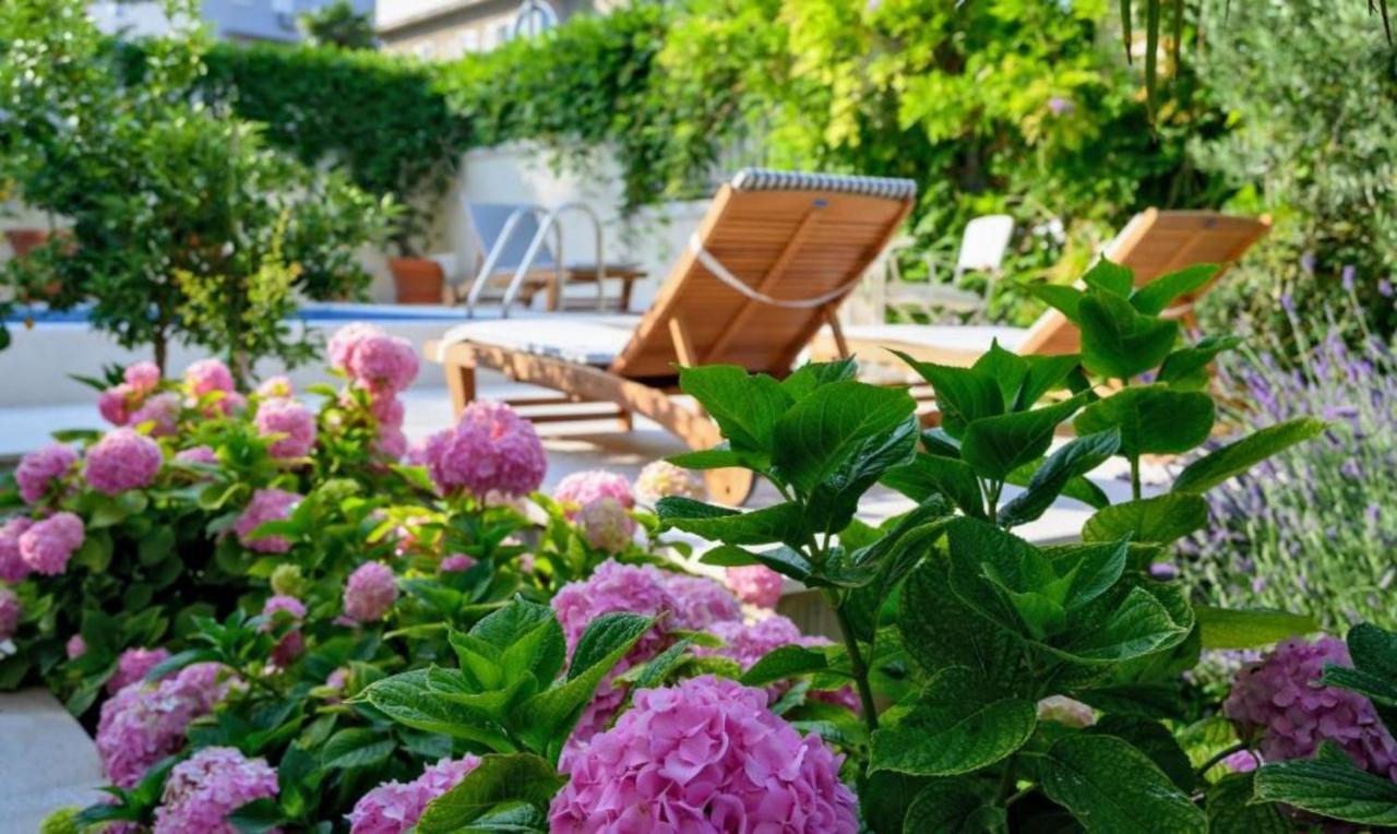 Palace Schoen Milesi - Esense Of Prestige - Private Pool - Free Parking - Old Money Style Luxury Rooms - Walking Distance To The Old Town, The Beach And All Amenities - Buralux Properties สปลิท ภายนอก รูปภาพ