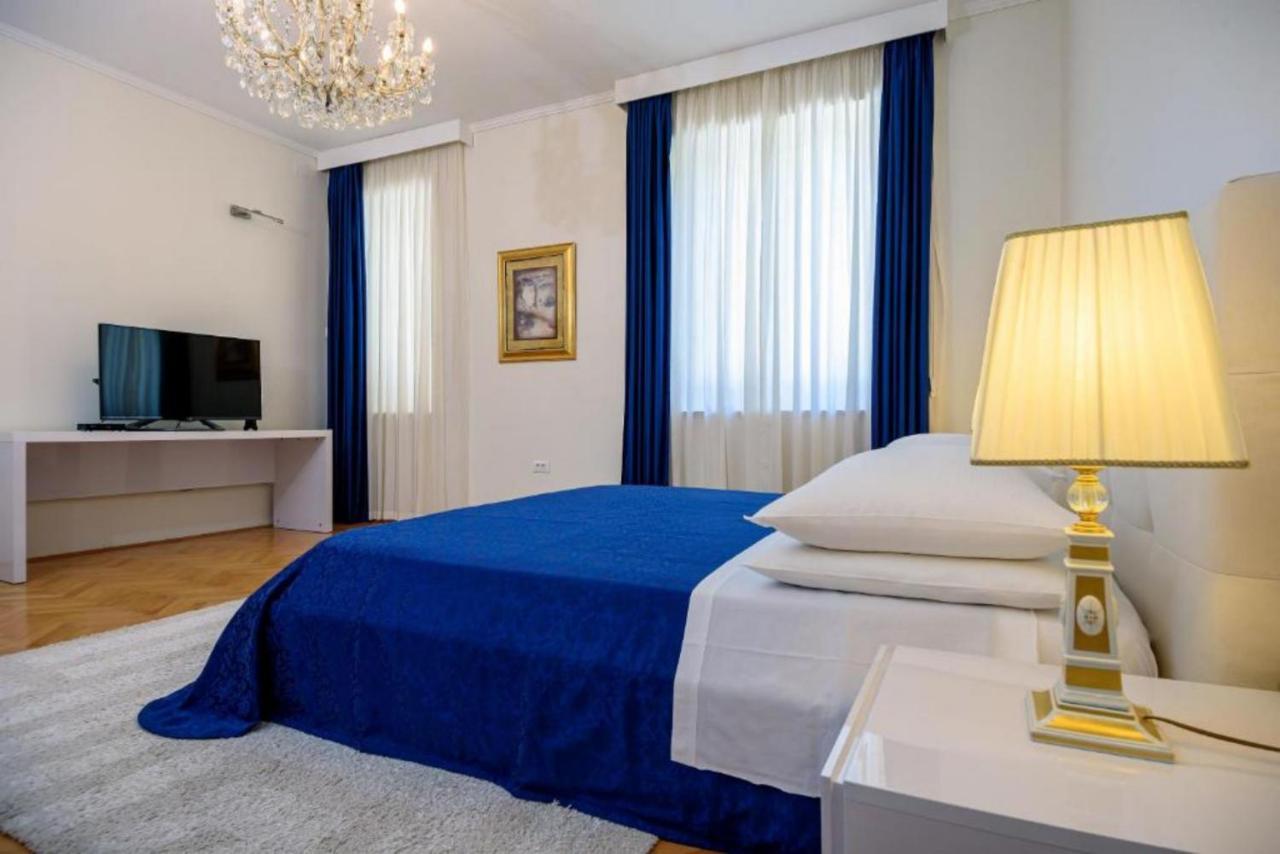 Palace Schoen Milesi - Esense Of Prestige - Private Pool - Free Parking - Old Money Style Luxury Rooms - Walking Distance To The Old Town, The Beach And All Amenities - Buralux Properties สปลิท ภายนอก รูปภาพ