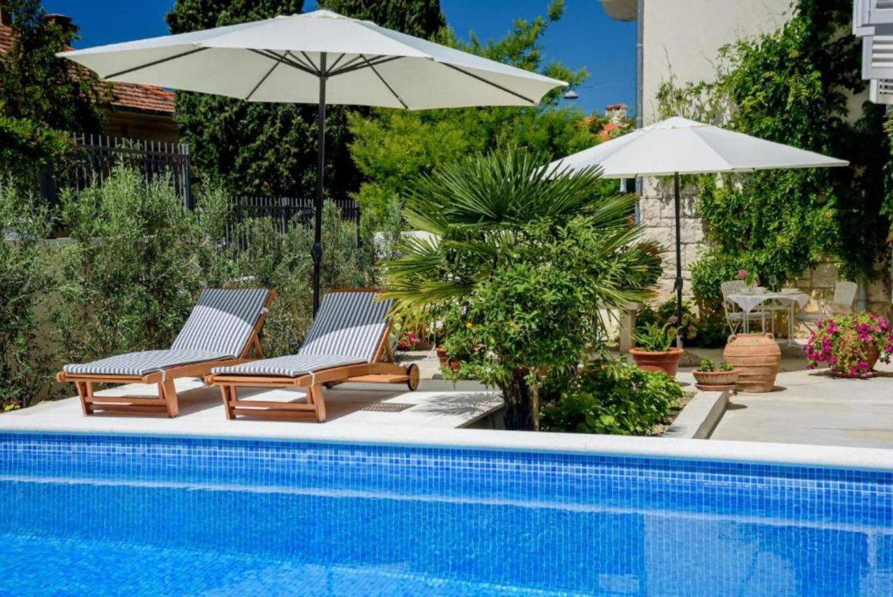 Palace Schoen Milesi - Esense Of Prestige - Private Pool - Free Parking - Old Money Style Luxury Rooms - Walking Distance To The Old Town, The Beach And All Amenities - Buralux Properties สปลิท ภายนอก รูปภาพ