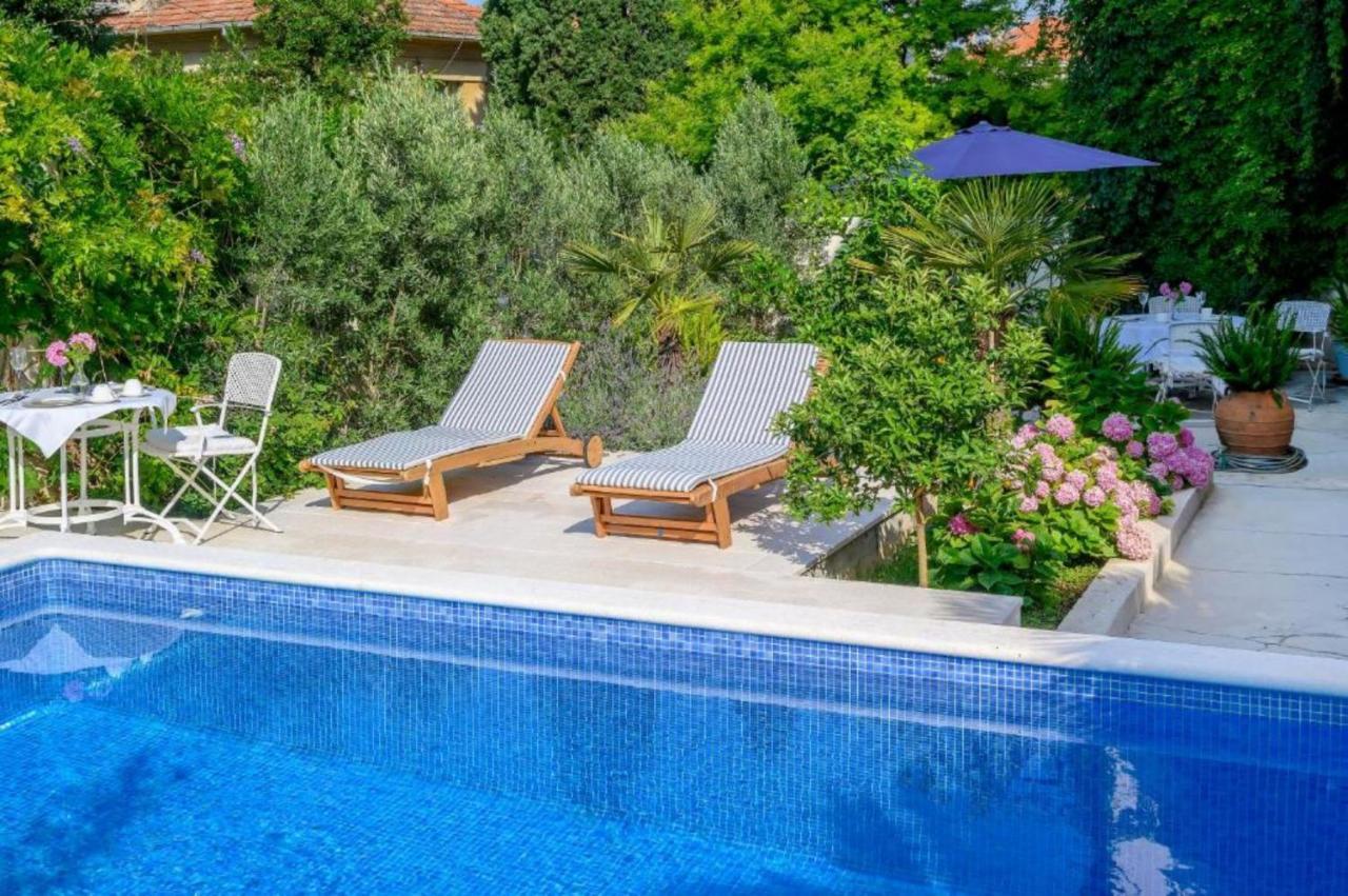 Palace Schoen Milesi - Esense Of Prestige - Private Pool - Free Parking - Old Money Style Luxury Rooms - Walking Distance To The Old Town, The Beach And All Amenities - Buralux Properties สปลิท ภายนอก รูปภาพ