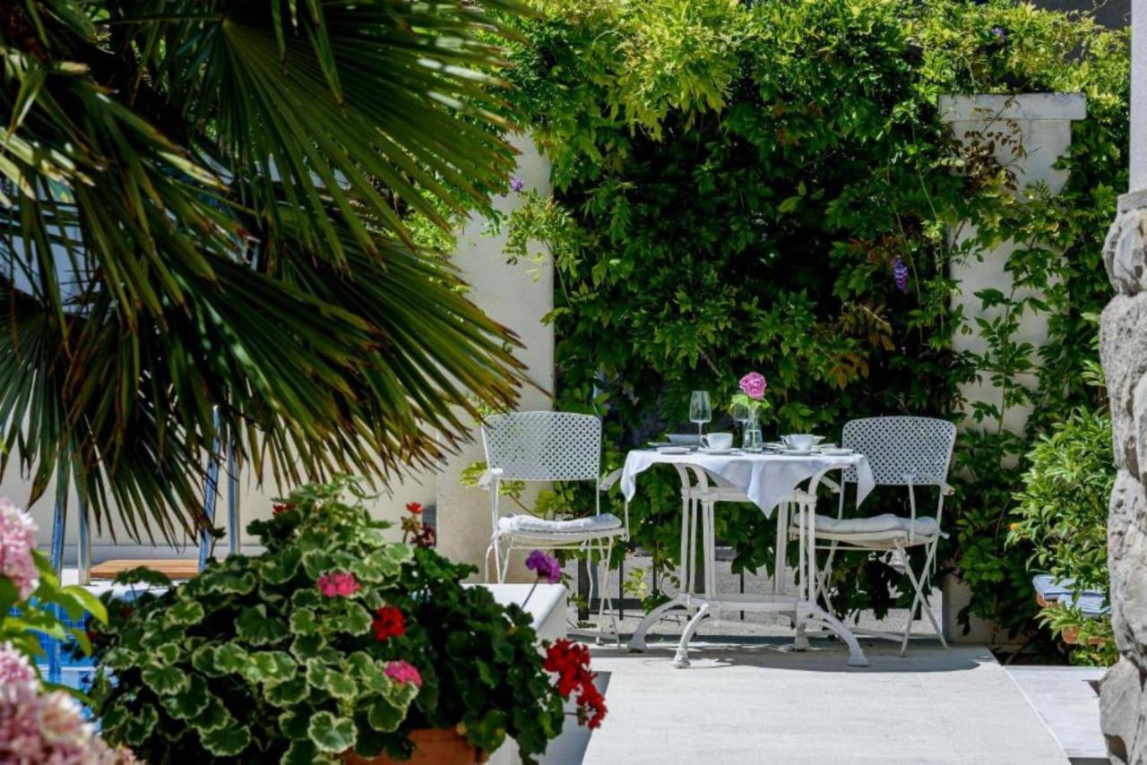 Palace Schoen Milesi - Esense Of Prestige - Private Pool - Free Parking - Old Money Style Luxury Rooms - Walking Distance To The Old Town, The Beach And All Amenities - Buralux Properties สปลิท ภายนอก รูปภาพ